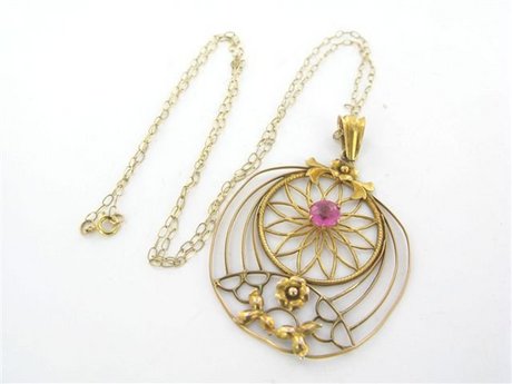 Art Nouveau 9ct Gold Ruby Set Filigree Pendant