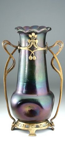 KRALIK IRIDESCENT VASE IN ART NOUVEAU METALWORK MOUNT