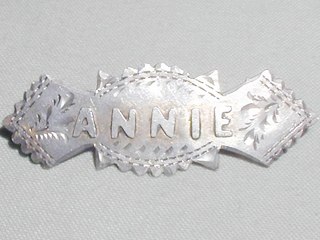 Annie Sweetheart Brooch