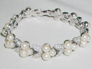 Faux Pearl Rhinestone Bracelet