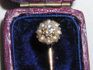 Gold & Pearl Stick Pin