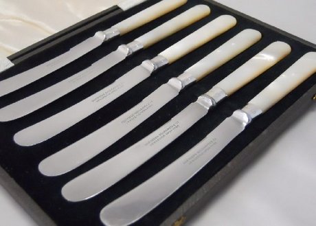 Vintage Ewardian Sterling Silver M.O.P Cased Butter Knives